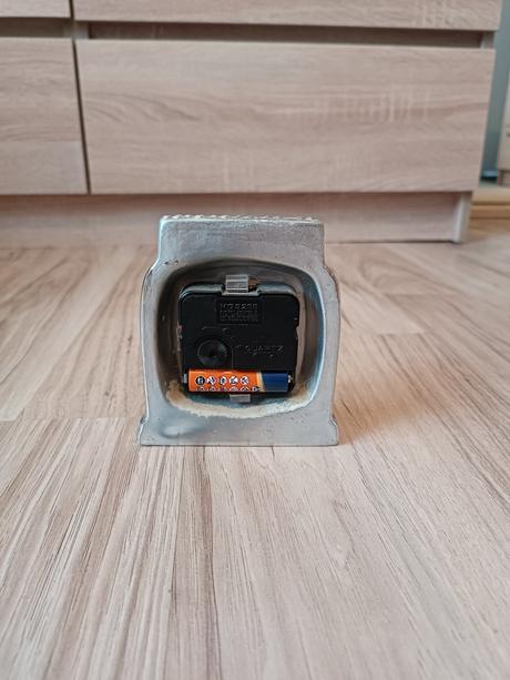 Retro dekoratívne quartzové stolové hodiny,