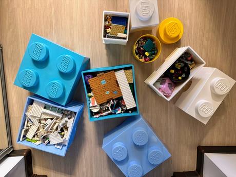 Lego boxy s legom,