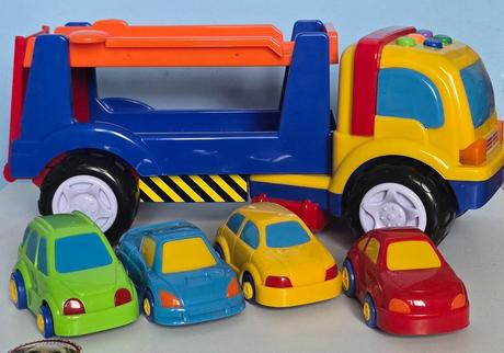 Odťahové vozidlo so 4 autami,