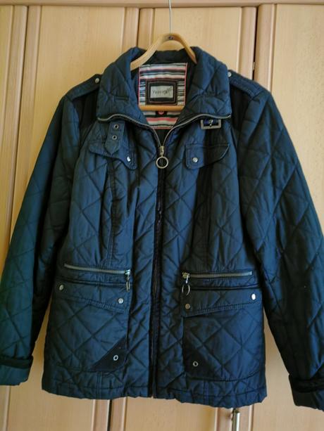 Dámska čierna vetrovka, 40