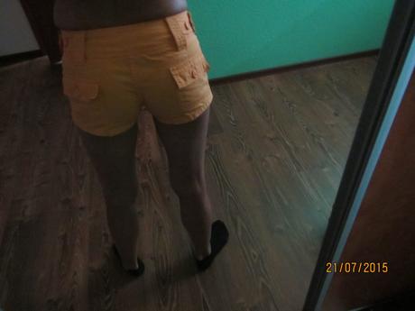 Kratasky vyborne sedia v peknom odtieni, s