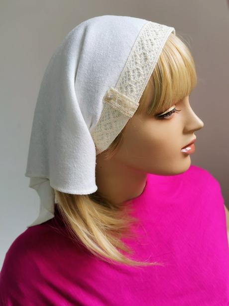 Anna - konopná šatka zdobená čipkou,