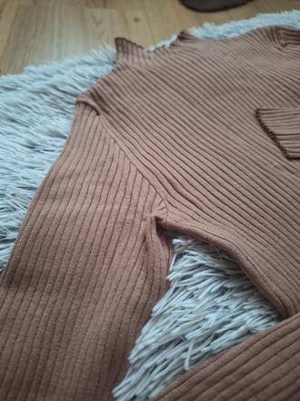 Hnedý pulover, bershka,s