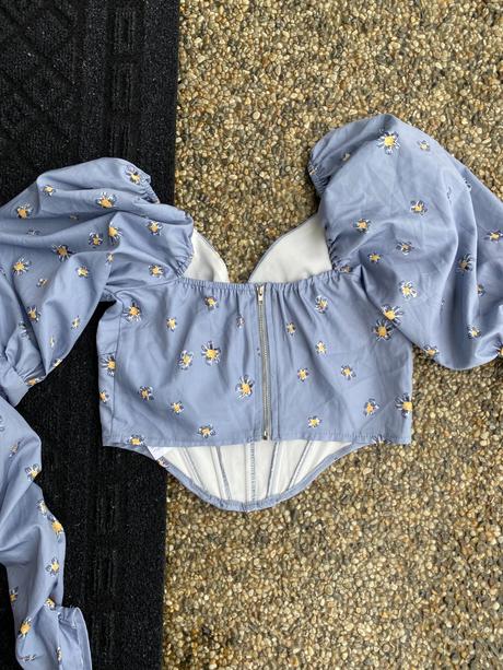 Korzetový top s nariasenými rukávmi, s