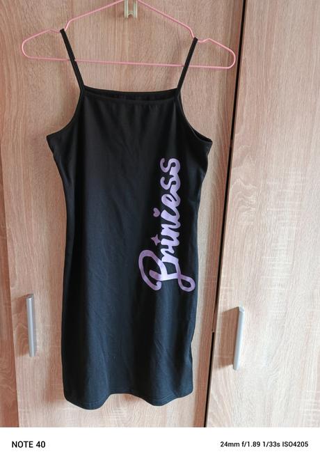 Šaty s tričkom, 152
