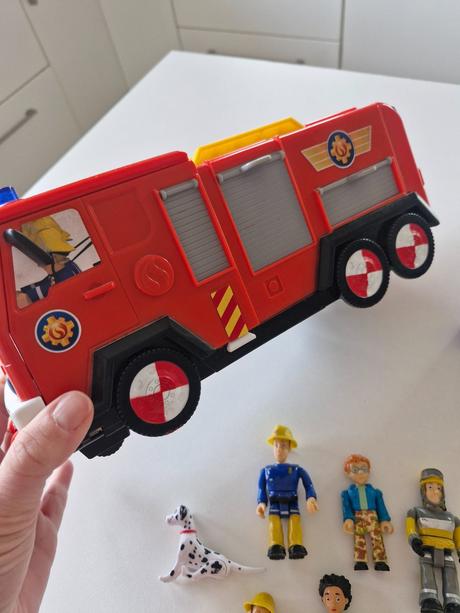 Auto požiarnik sam + figúrky,