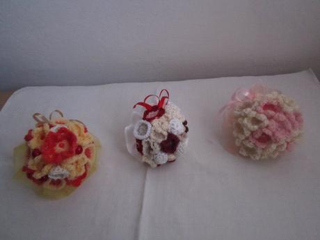 1661. kytice háčkované,