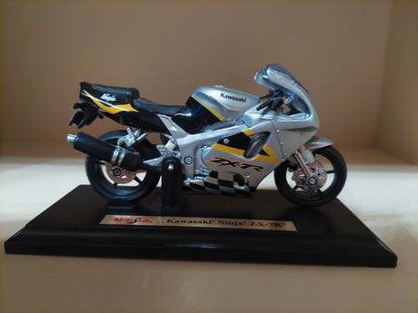 Model motorky kawasaki,