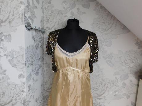 Velmi pekne lahučke šaty, 38