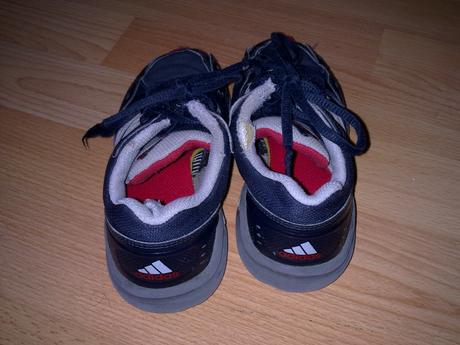 Tenisky na šnúrky pri rychlom jednani zlava, adidas,28