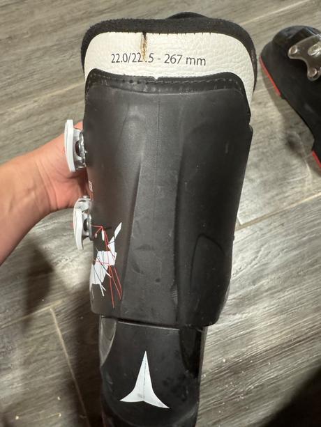 Lyžiarky, atomic,34