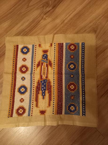 Ručne vyšívané na kanave, 