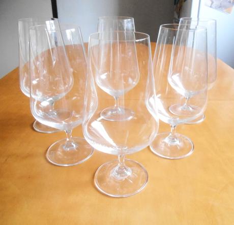 Sada pohárov na stopke,