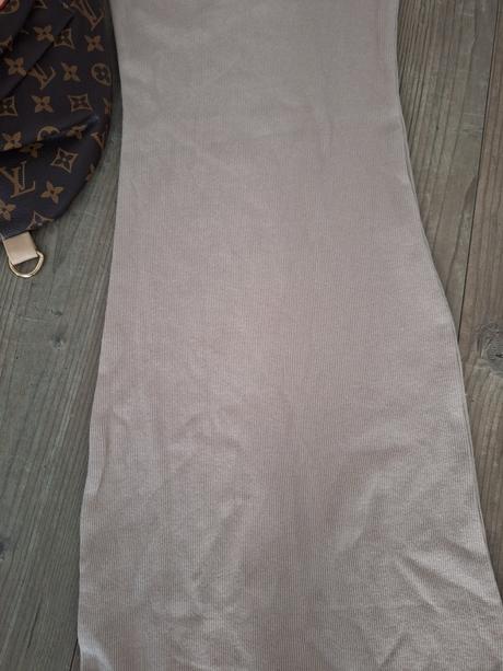 Trickove saty s gombikmi, s