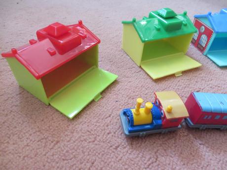 4 ks vlakové depá + rušeň s vozňami,