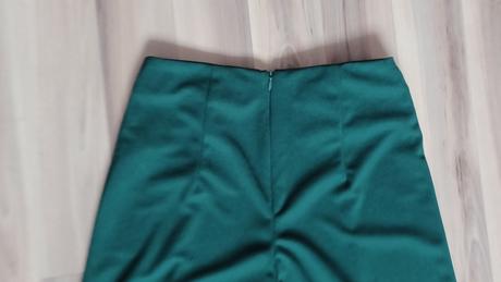 Široké zelené nohavice so zlatými gombíkmi, xs