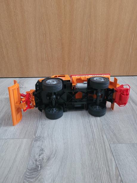 Bruder posypove auto,