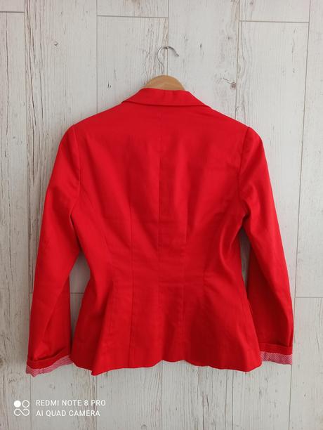 Červené sako, f&f,s