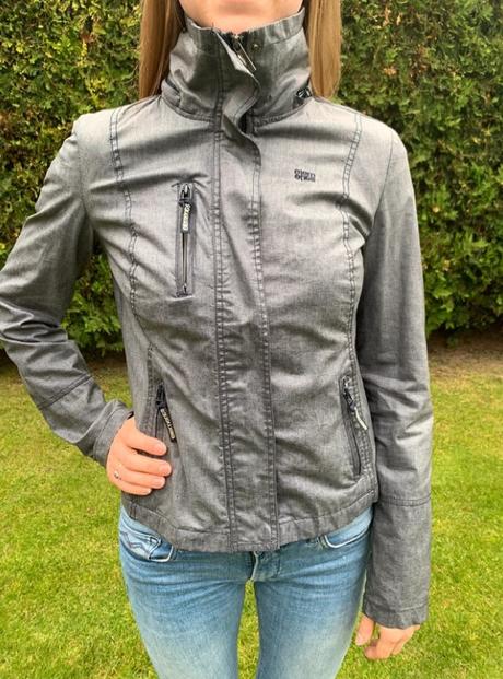 Ľahká sivá bunda, s