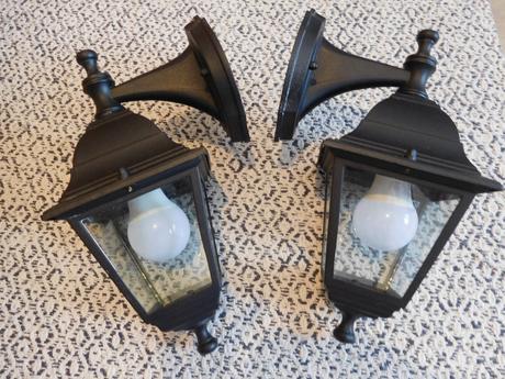 Kovové vonkašie lampy  2 kusy, v top top stave, 
