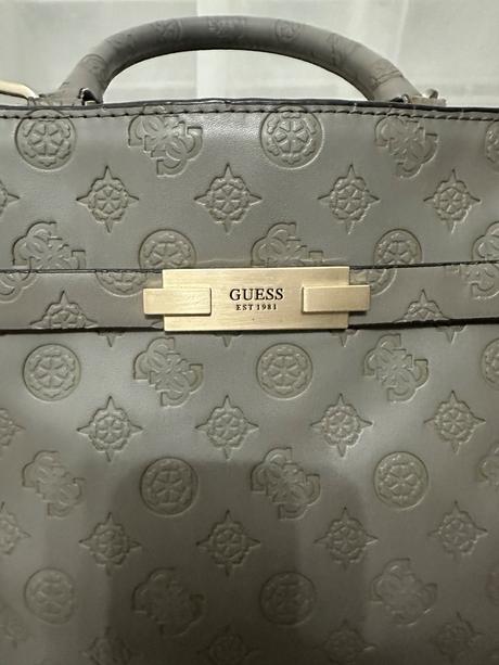 Kabelka guess, guess