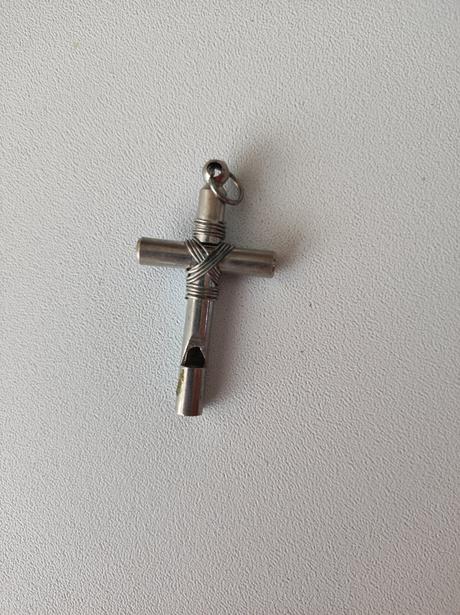 Predám prívesok kríž chirurgická oceľ, 