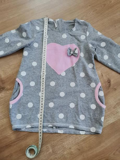 Bodkované šaty s kabelkou, 104