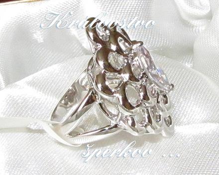 Rhodiovaný prsteň s kryštálom,