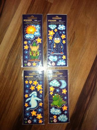 Fosforové nálepky na stenu,