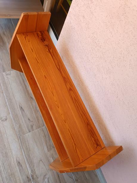 Drevená polička,
