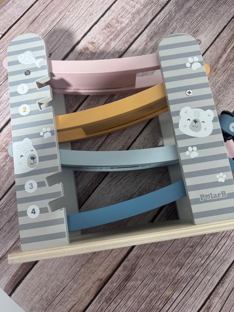 Krásna drevená autodráha vhodná aj ako darček, 