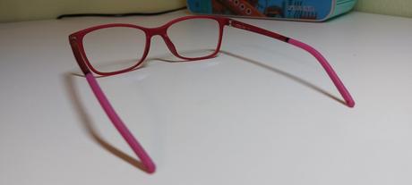 Dievčenské dioptrické okuliare,