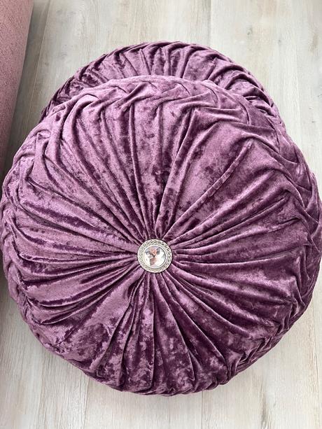 Krásne fialové zamatové vankúše 47 cm, 