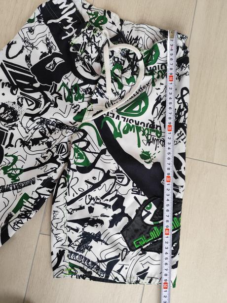Predám kraťasy quiksilver, 