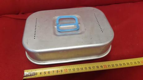 Predám plechovú krabicu., 