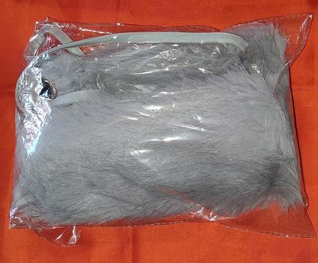 Sivá chlaptková kabelka, 