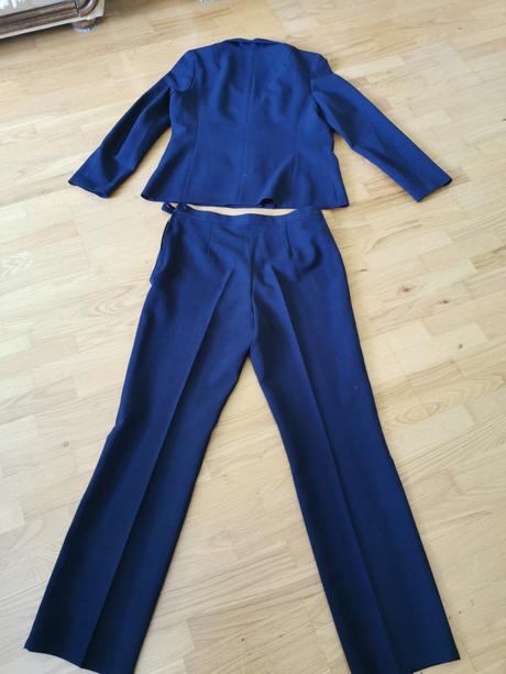 Tmavomodrý kostimek damsky, 40