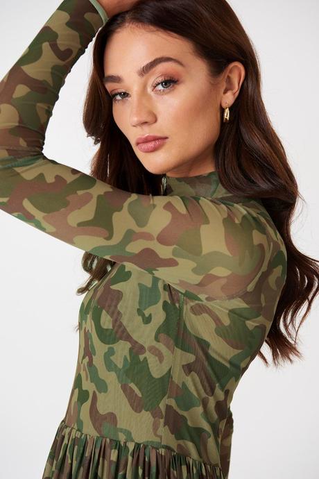 Jemnucke maskacove saty s dlhým rukavom, s