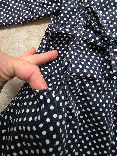 Modrobiely bodkovaný kabatik 116, 116