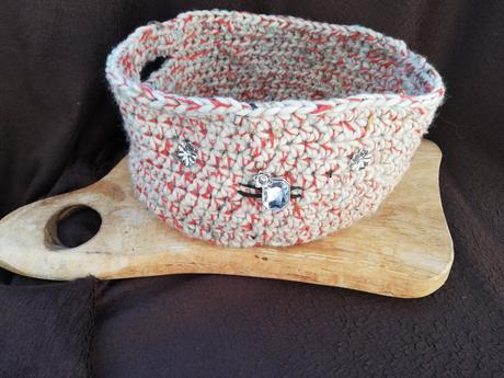 Hačkovaný košík z vlny, 