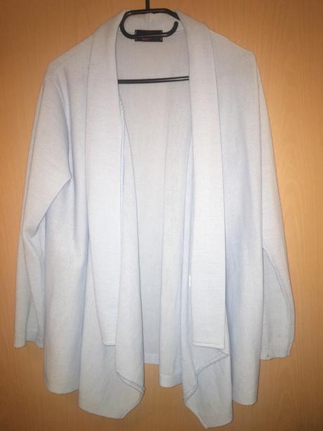 Bledomodrý svetrík, 