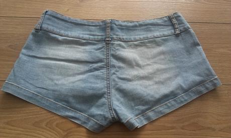 Nenosené šortky, 42