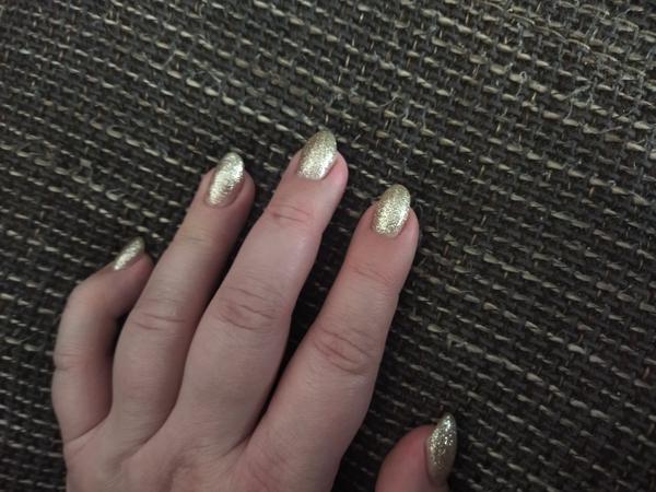 Sama som si urobila gélové nechty správne?