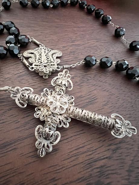 Starozitny ruzenec ma vyse 100 rokov,