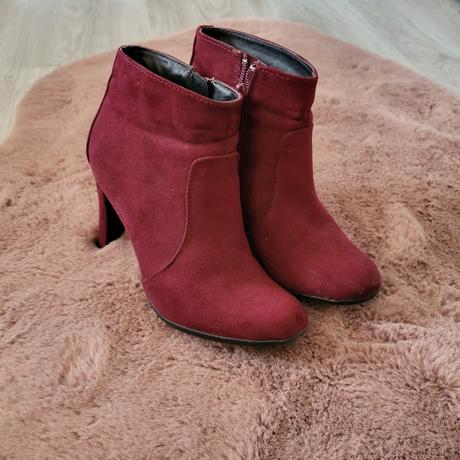 35 bordové cizmicky, 35