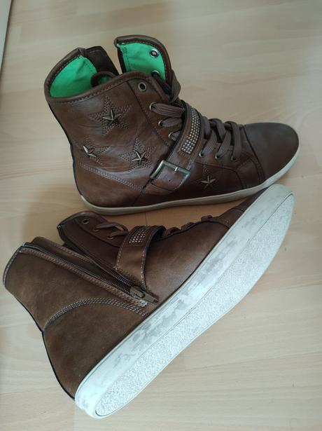 Tenisky s vysokým členkom, 41