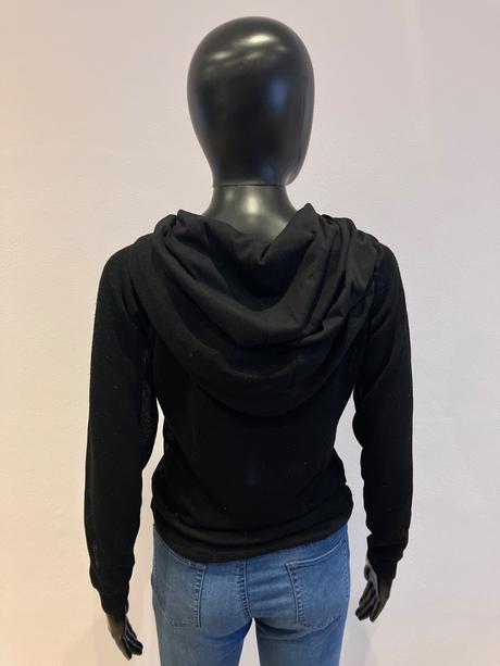 Dámsky čierny sveter s nápisom (m), m