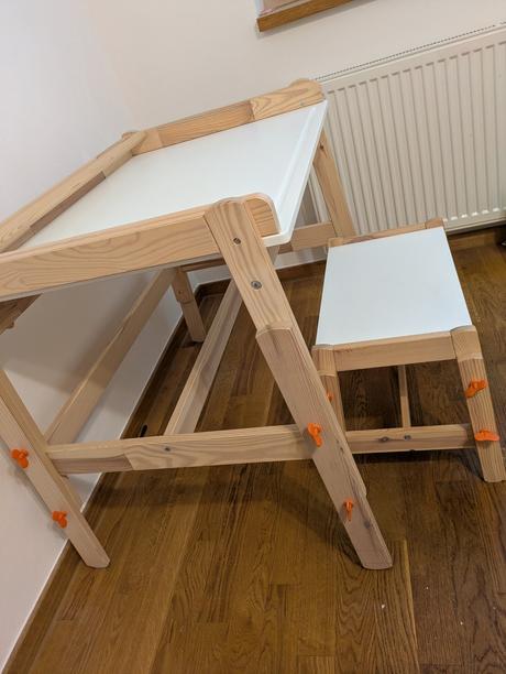 Detský písací rastúci stôl ikea,