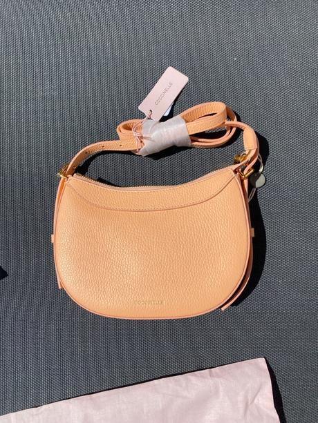 Kožená kabelka coccinelle hobo tvar, coccinelle