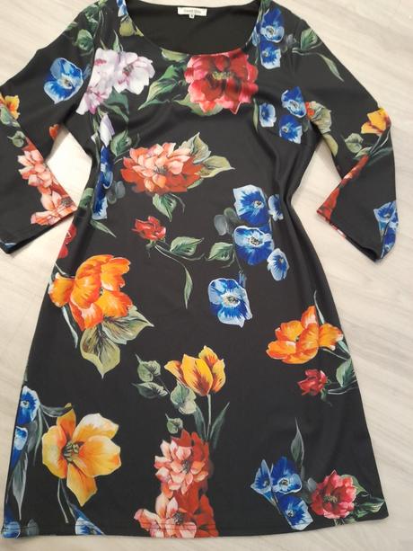Kvietkované šaty, m